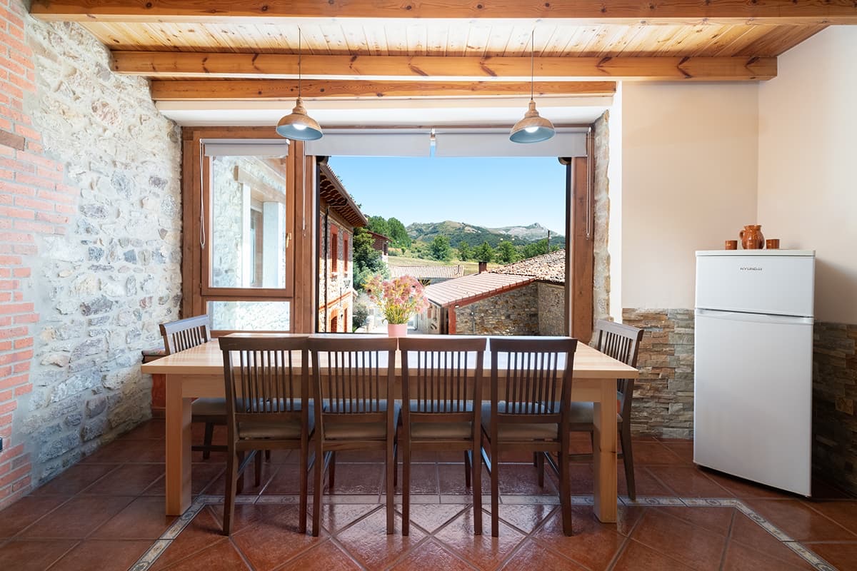 Salle à manger de Casa Arianes face à Pallide