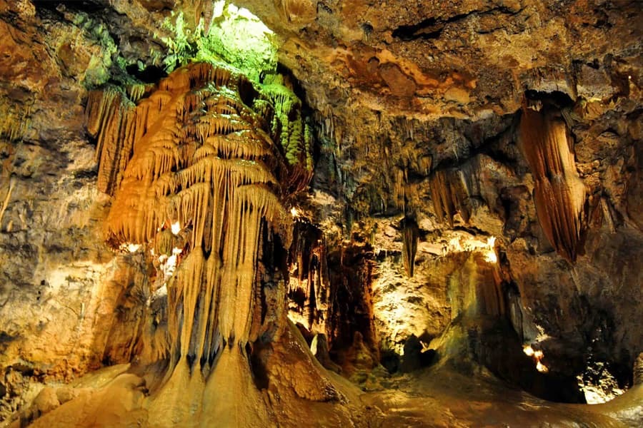 Interno della grotta di Valporquero