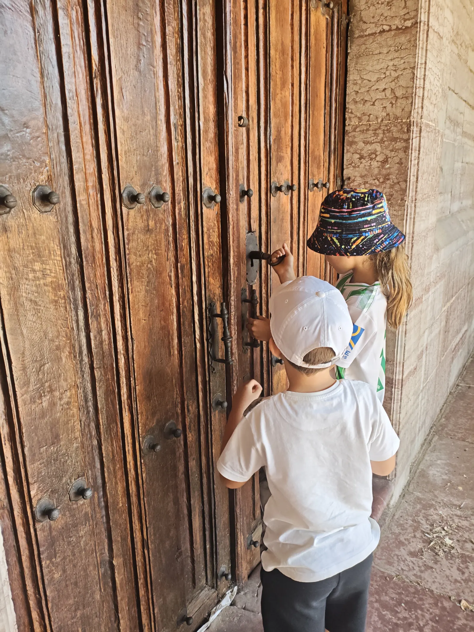 Puerta de la catedral de la montaña